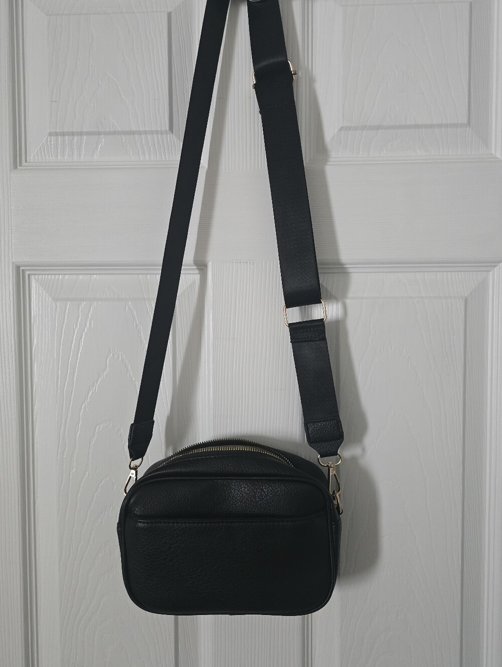 Boutique black Pebbled leather cross body Bag Nwt